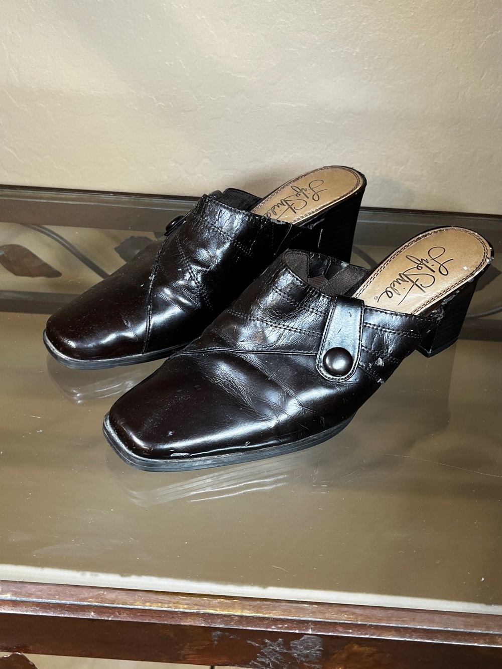 Life Stride Black Leather Button-Trim Slip-On Mules